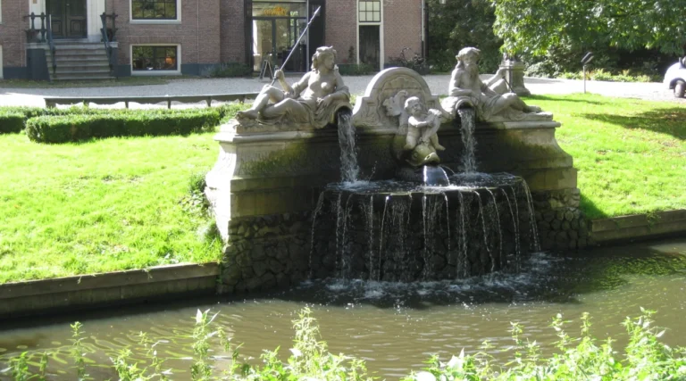 Driestromen fountain with carved river figures and a shell-shaped basin in front of Huize Frankendael in Amsterdam, photographed in daylight in September 2011