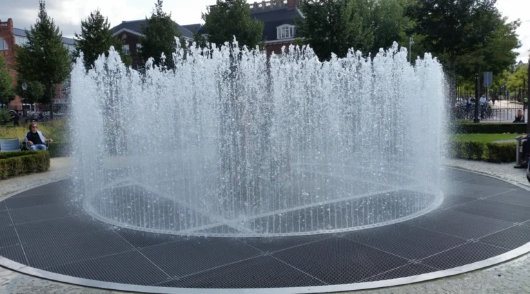 Circular walls of water at Jeppe Hein&rsquo;s Hide and See(k) fountain in the Rijksmuseum gardens, photographed in daylight in August 2018