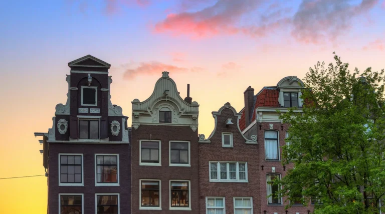 Historic canal-house gables in Amsterdam&rsquo;s Nine Streets at sunset