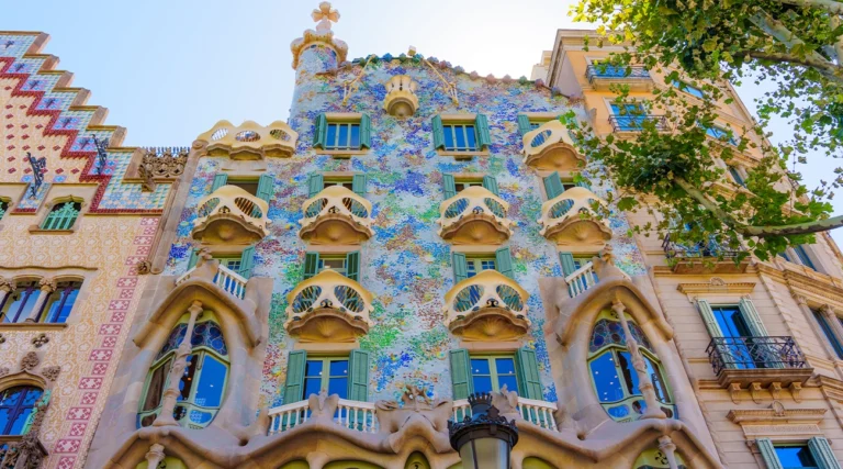 Casa Batll&oacute; bottom perspective