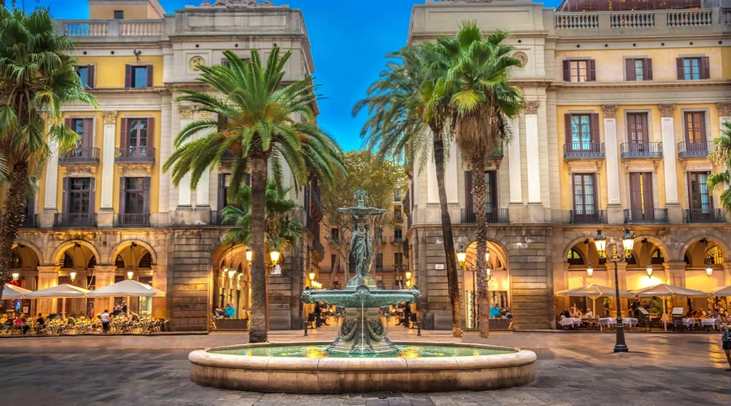 Pla&ccedil;a Reial in Barcelona